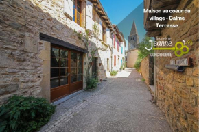 MAISON AU COEUR DU VILLAGE - CALME - TERRASSE